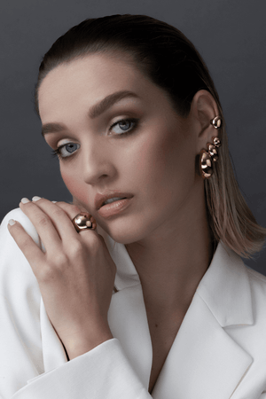 DYNAMIC MEDIUM HOOP EARRINGS GOLD