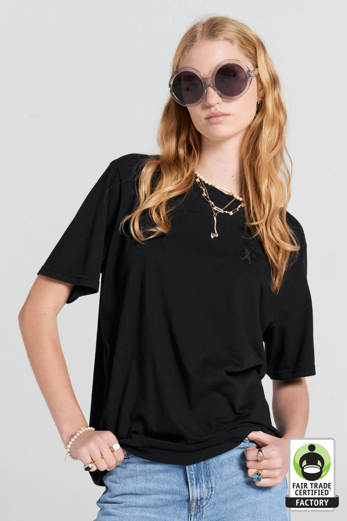 EMBROIDERED RUNAWAY CLASSIC T-SHIRT BLACK