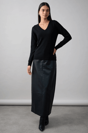 ESSENTIAL SLIM VEE JET BLACK