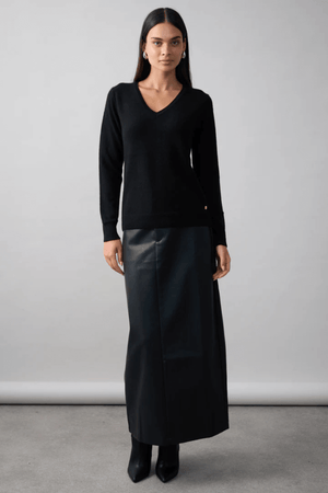 ESSENTIAL SLIM VEE JET BLACK