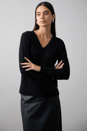 ESSENTIAL SLIM VEE JET BLACK