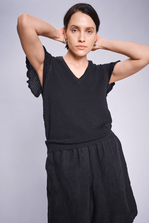 GANNA PATTERN V-NECK BLACK