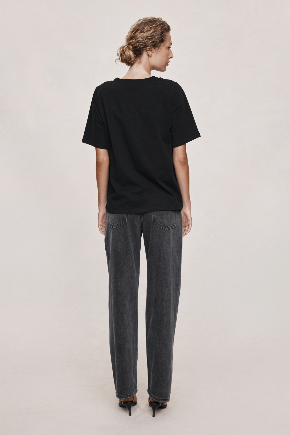 KENNA EMBROIDERED TEE BLACK