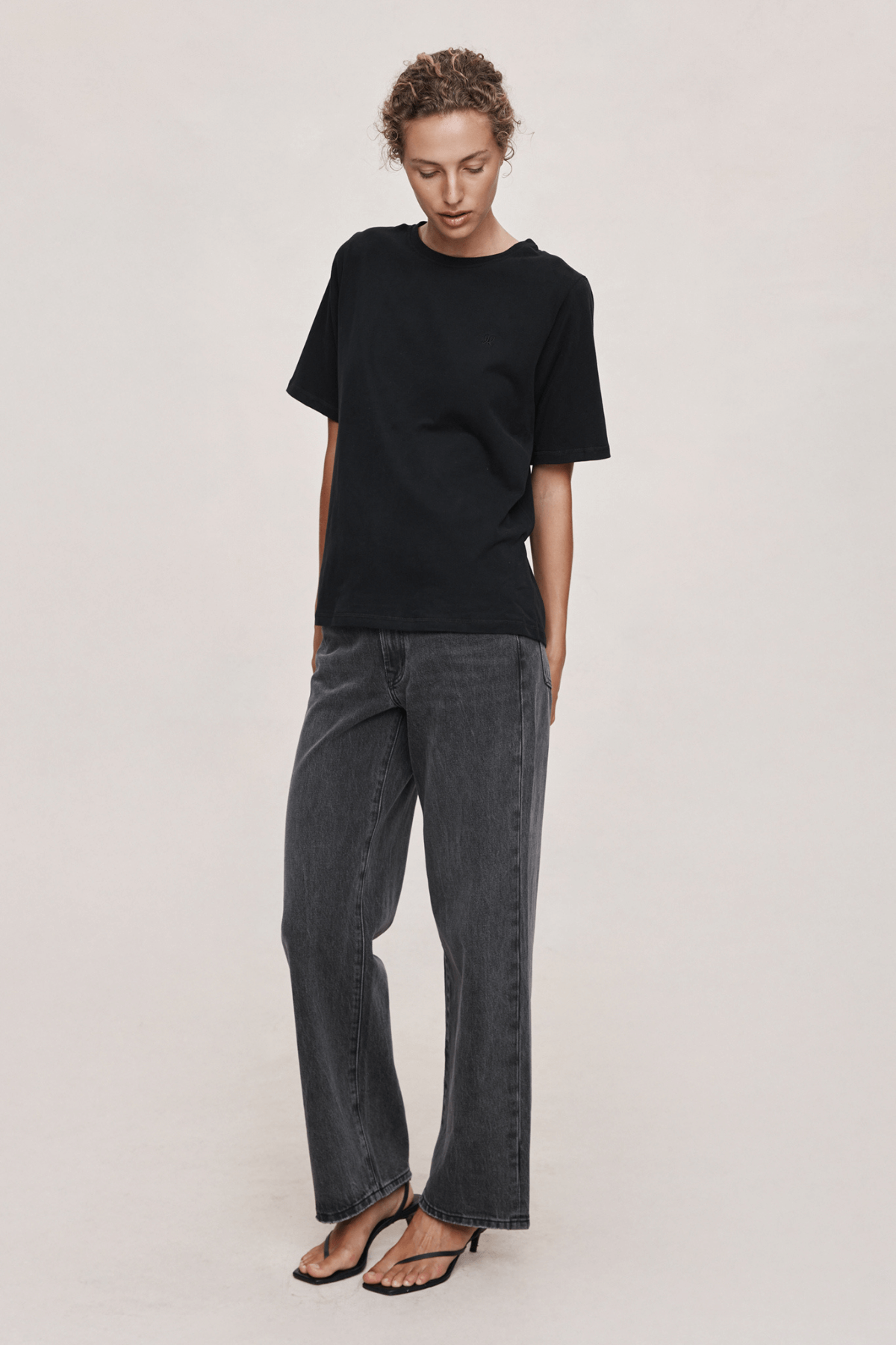 KENNA EMBROIDERED TEE BLACK