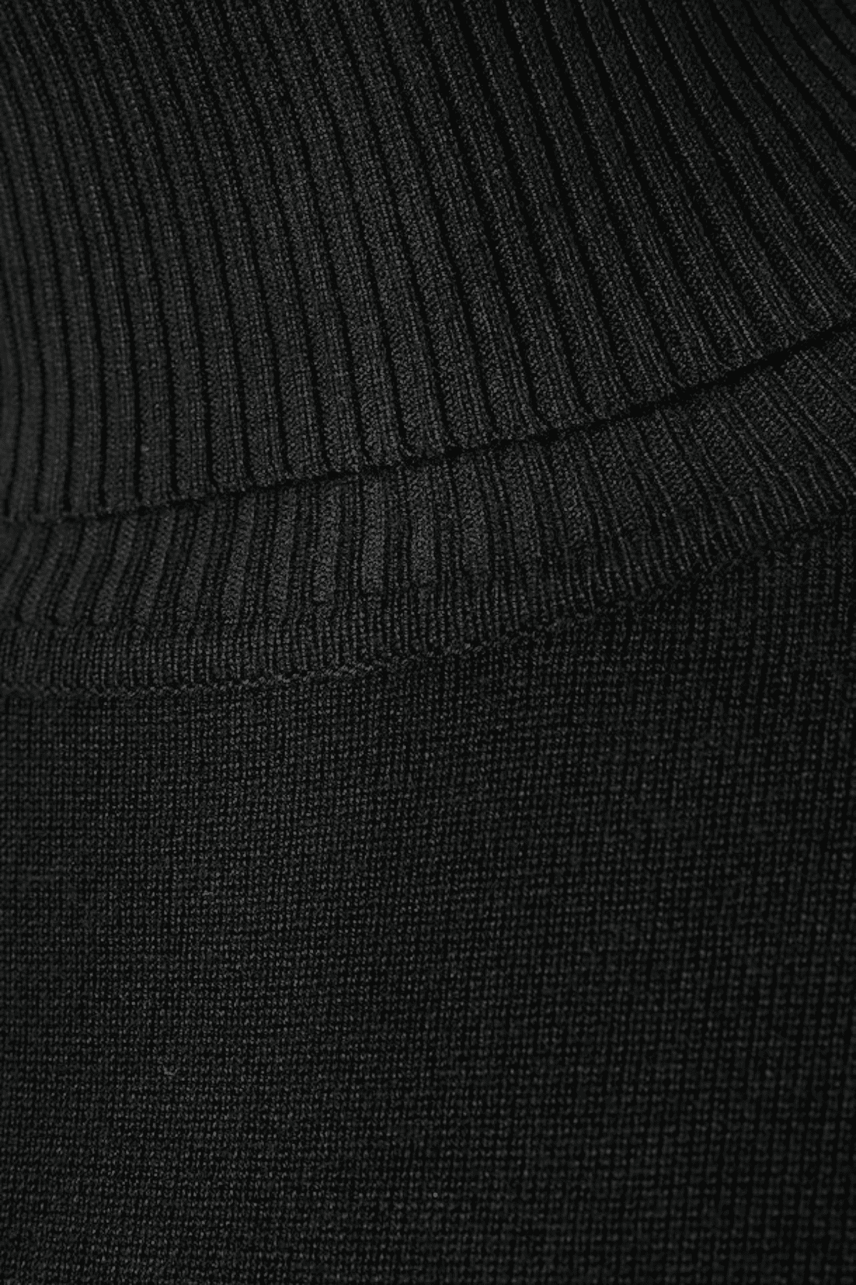 MILA ROLLNECK KNIT BLACK