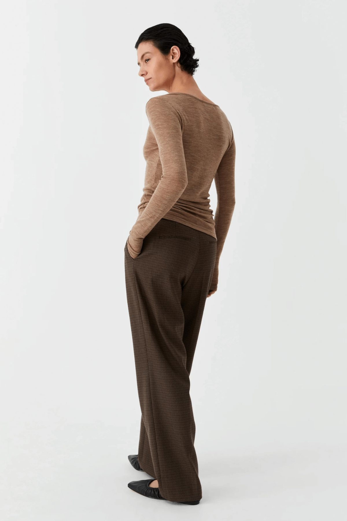 MORRI MERINO ROUND NECK COFFEE