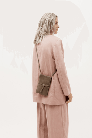 MR PENNY POUCHETTE DONKEY SUEDE