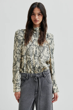 SNEAKY PYTHON PRINT SHIRT
