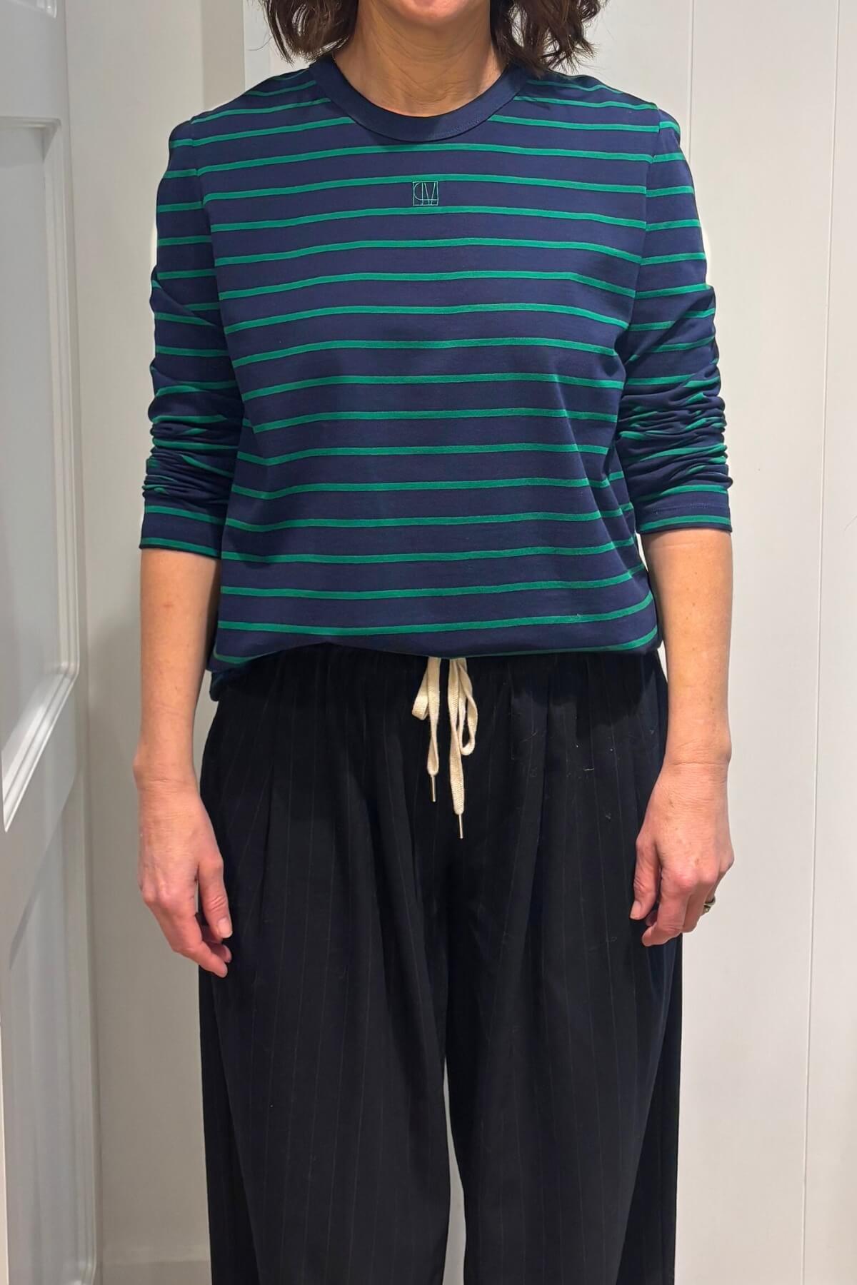 SORA LONG SLEEVE TOP NAVY/GREEN