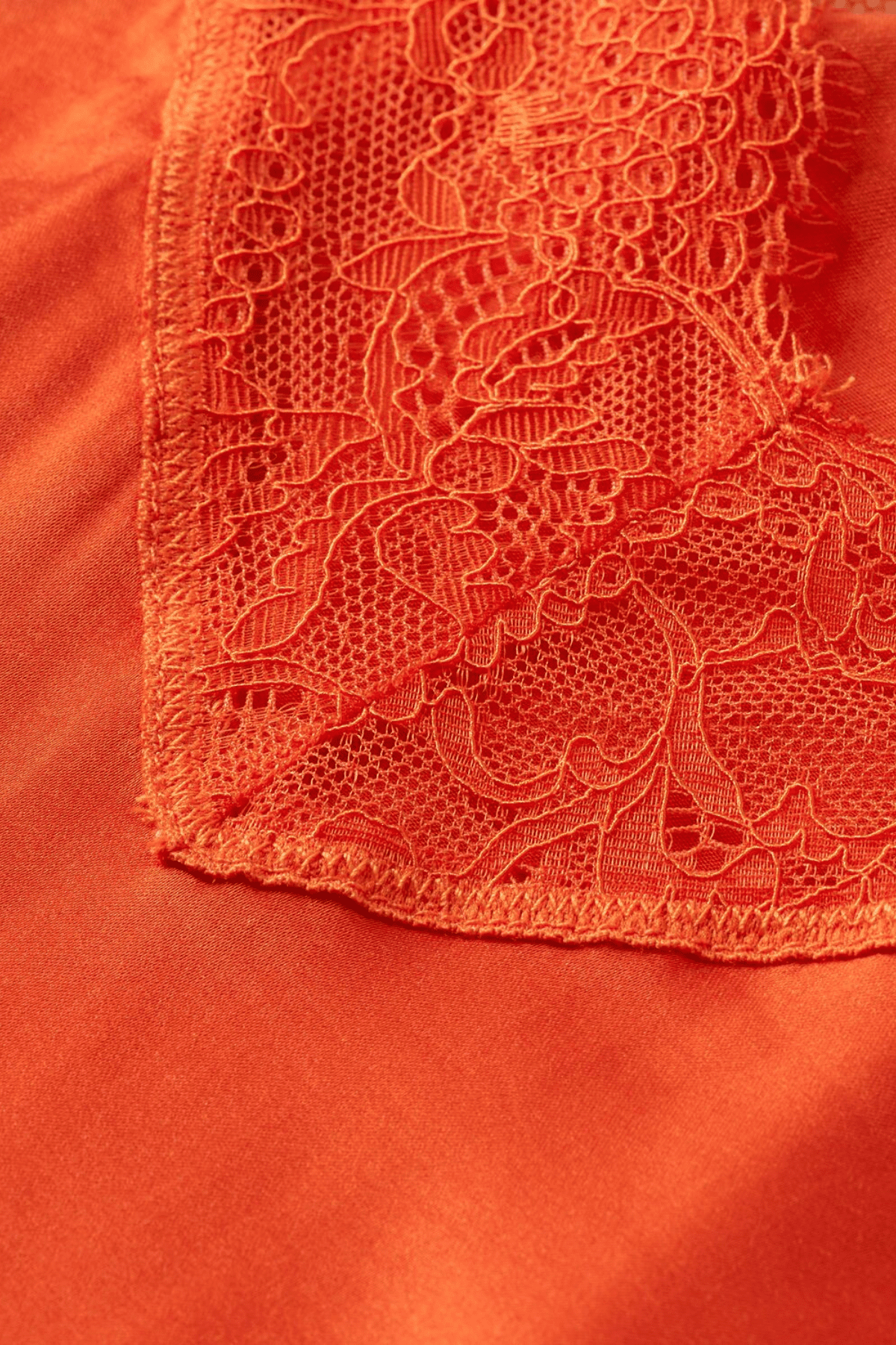 CAMISOLE LACE DETAIL RED SKIES