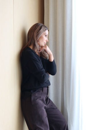 HARPER CASHMERE RELAXED V-NECK MIDNIGHT BLACK