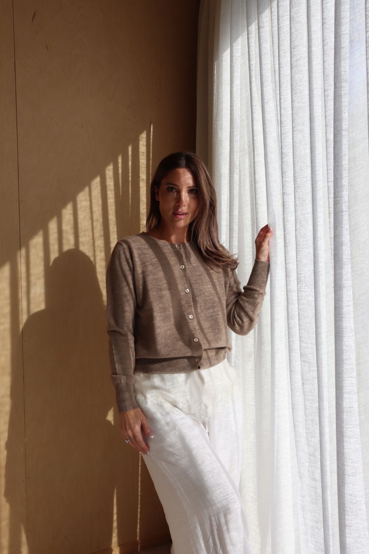 ANNA CASHMERE CARDIGAN SOFT FAWN
