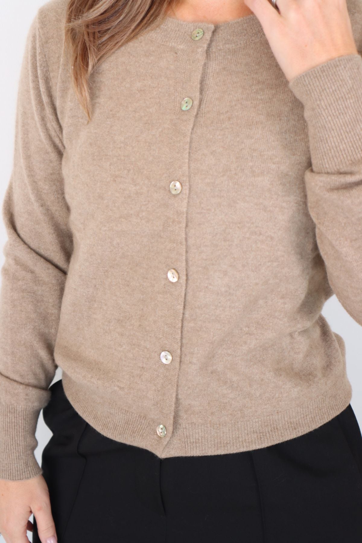 ANNA CASHMERE CARDIGAN SOFT FAWN