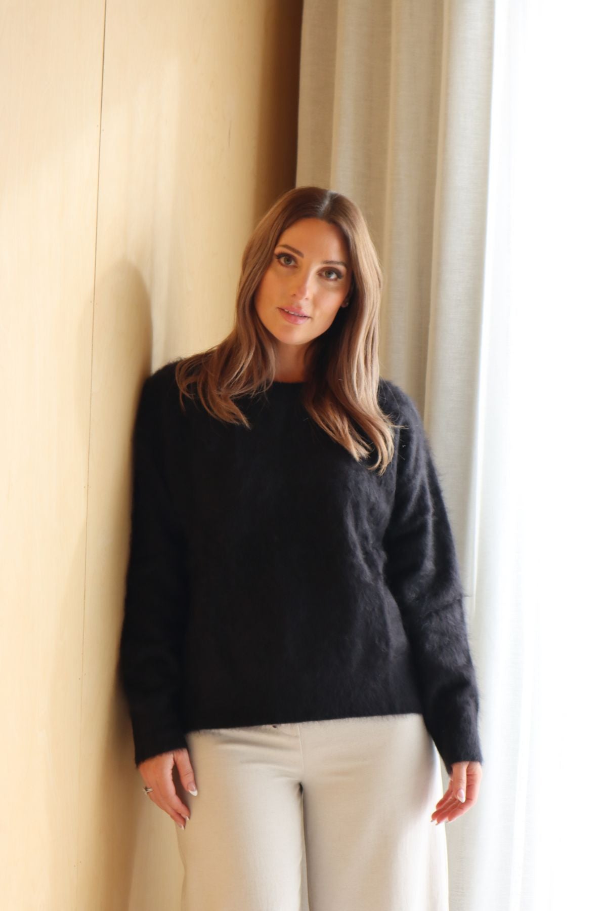 BELLE CASHMERE CREW SOFT BLACK