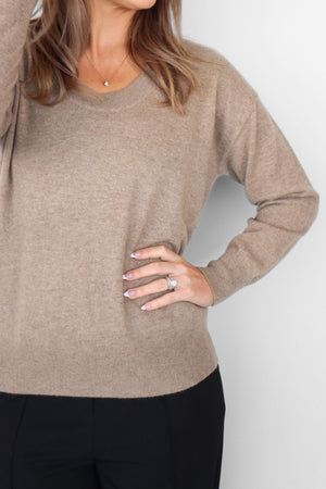 HARPER CASHMERE RELAXED V-NECK SOFT FAWN