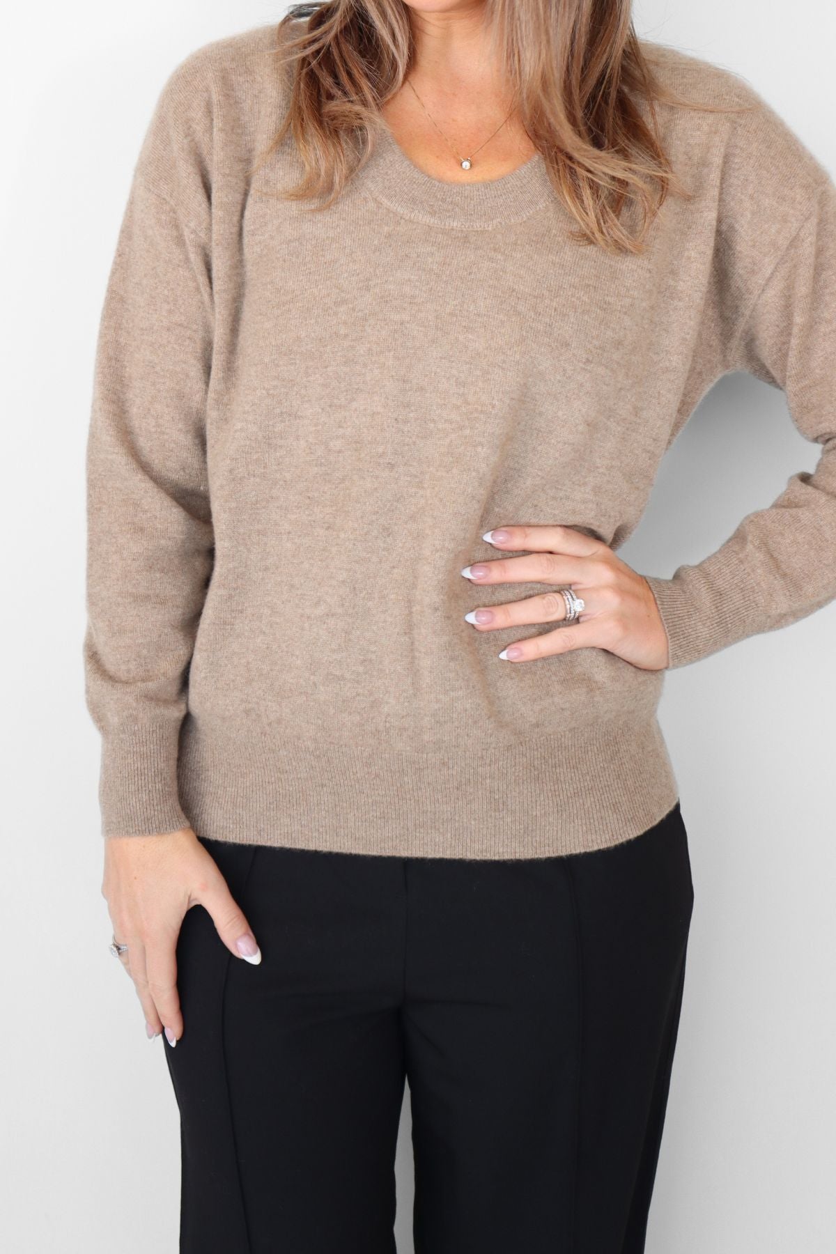 HARPER CASHMERE RELAXED V-NECK SOFT FAWN