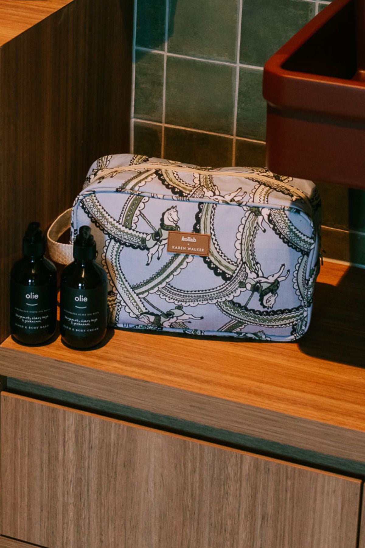 TRAVEL BAG CAROUSEL