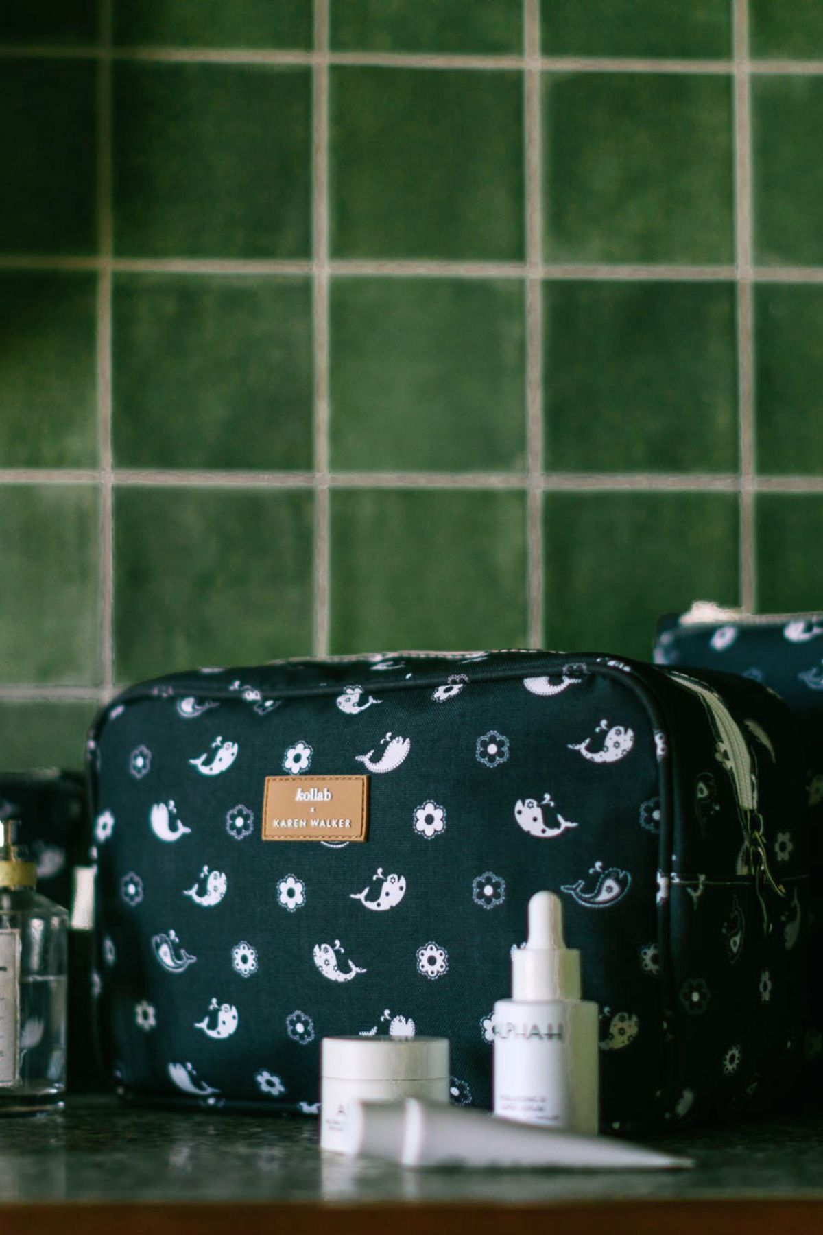 TRAVEL BAG FLORAL WHALE