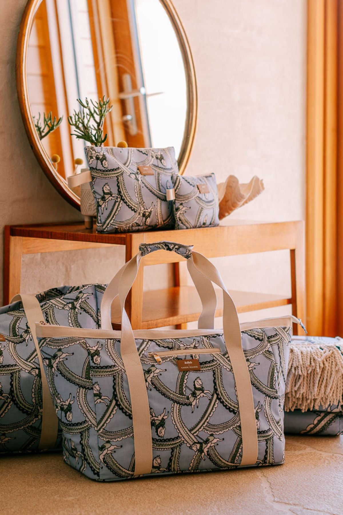 TOTE BAG CAROUSEL