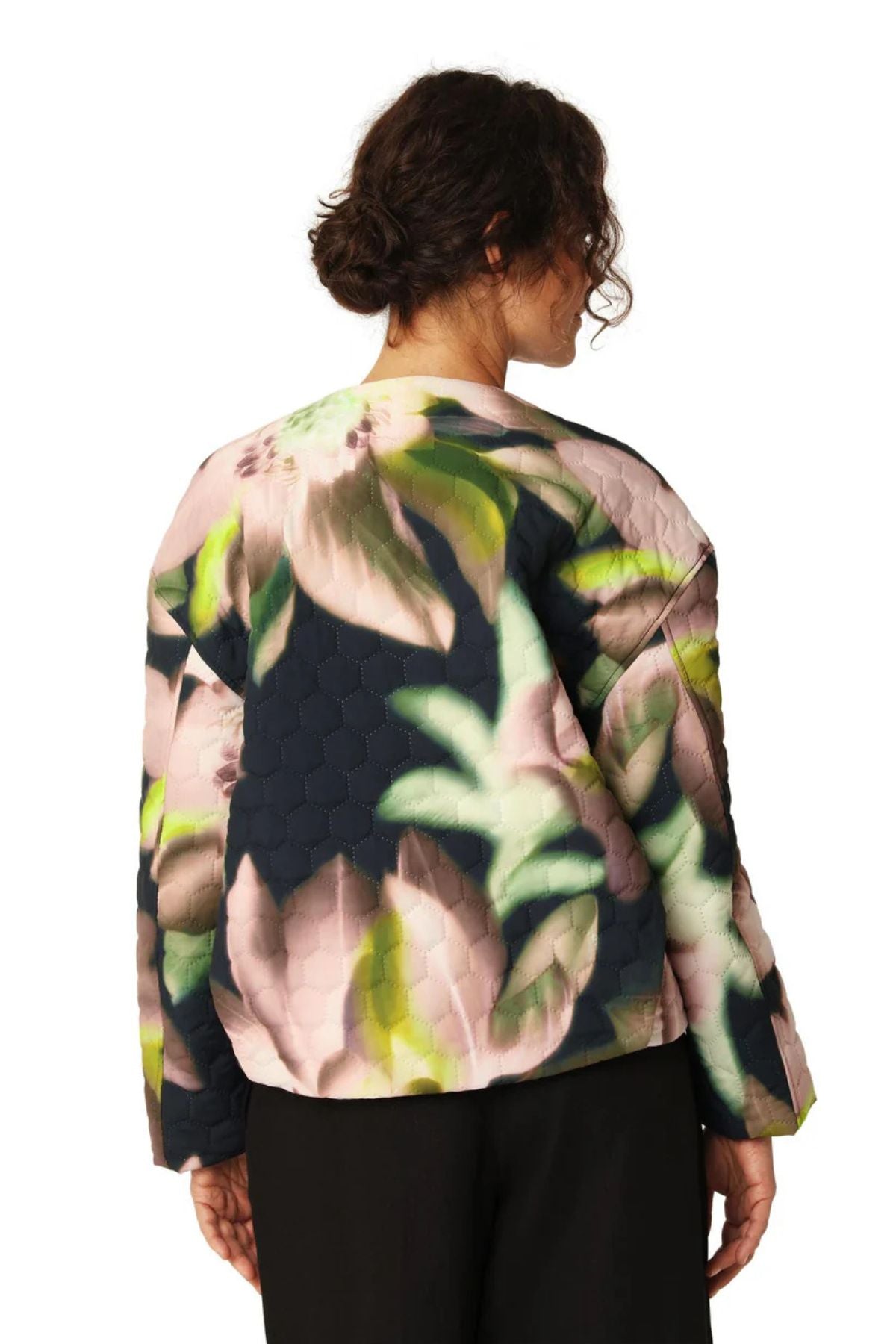 SHORT QUILTED JACKET DARK FLOWER