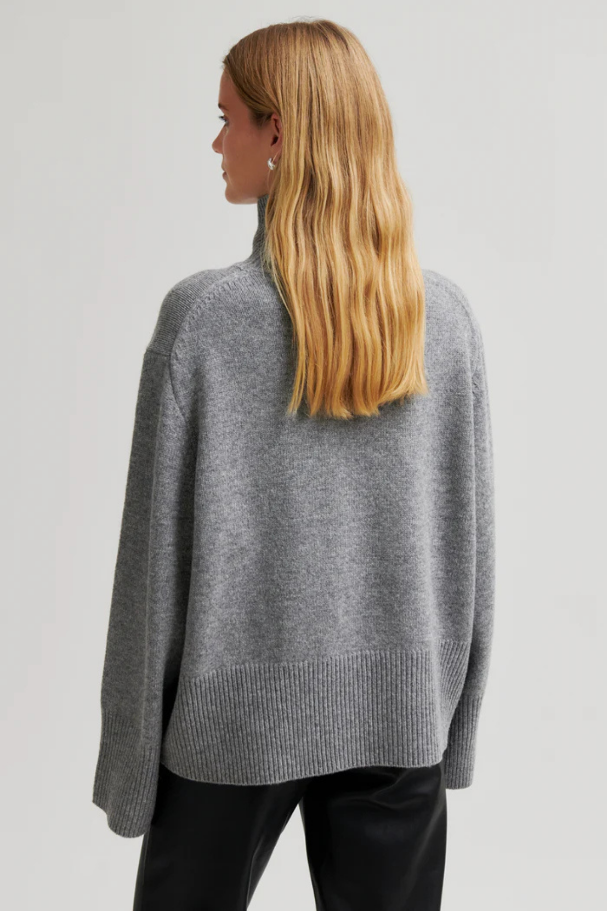 ALPHA WOOL HIGH NECK KNIT CHARCOAL GREY