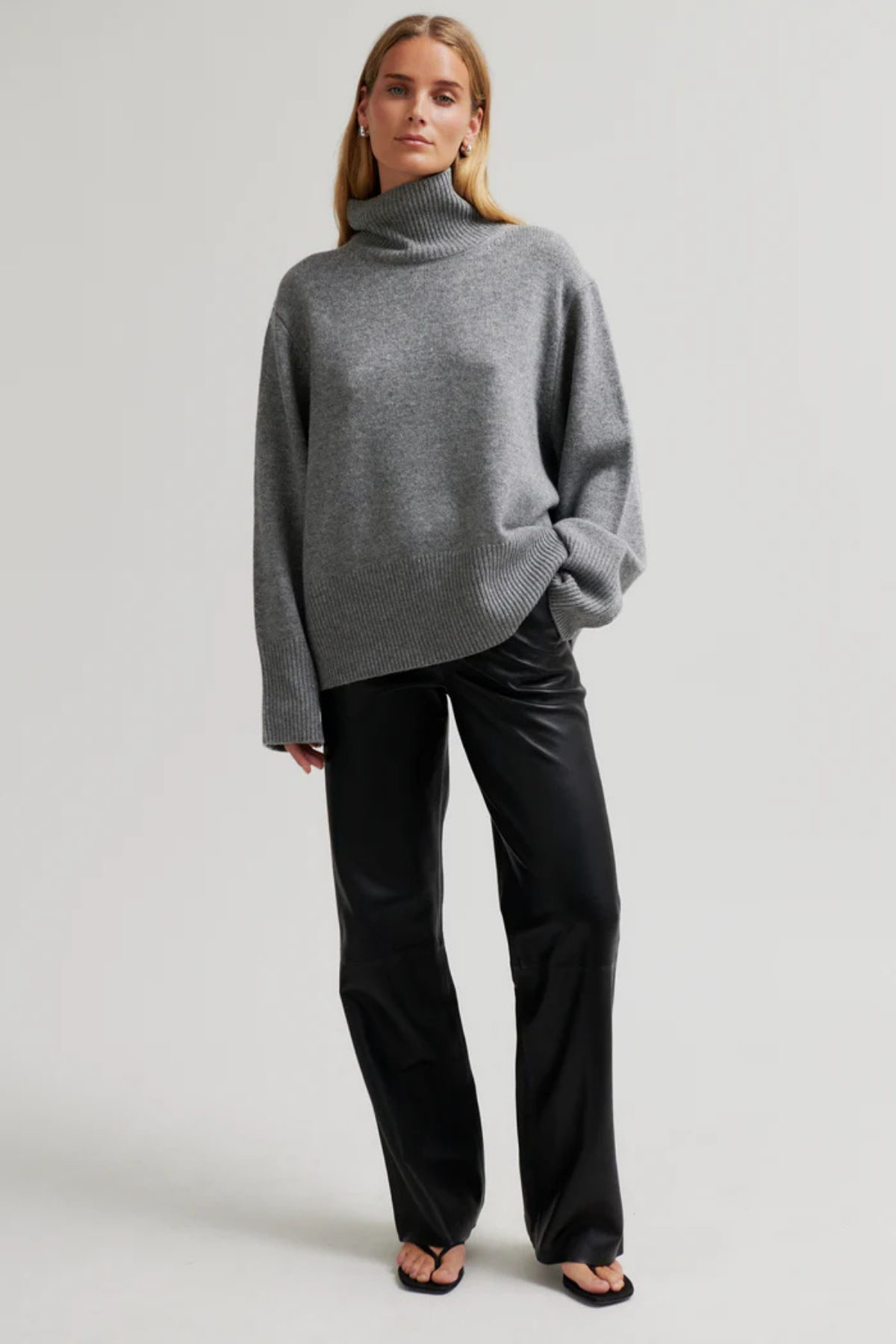 ALPHA WOOL HIGH NECK KNIT CHARCOAL GREY