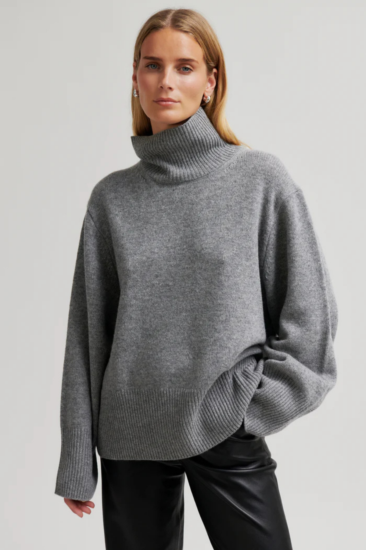 ALPHA WOOL HIGH NECK KNIT CHARCOAL GREY