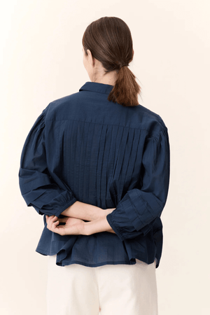 CHIMI PLEAT SHIRT BLACK IRIS