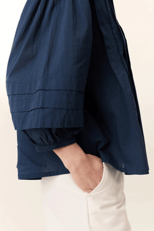 CHIMI PLEAT SHIRT BLACK IRIS