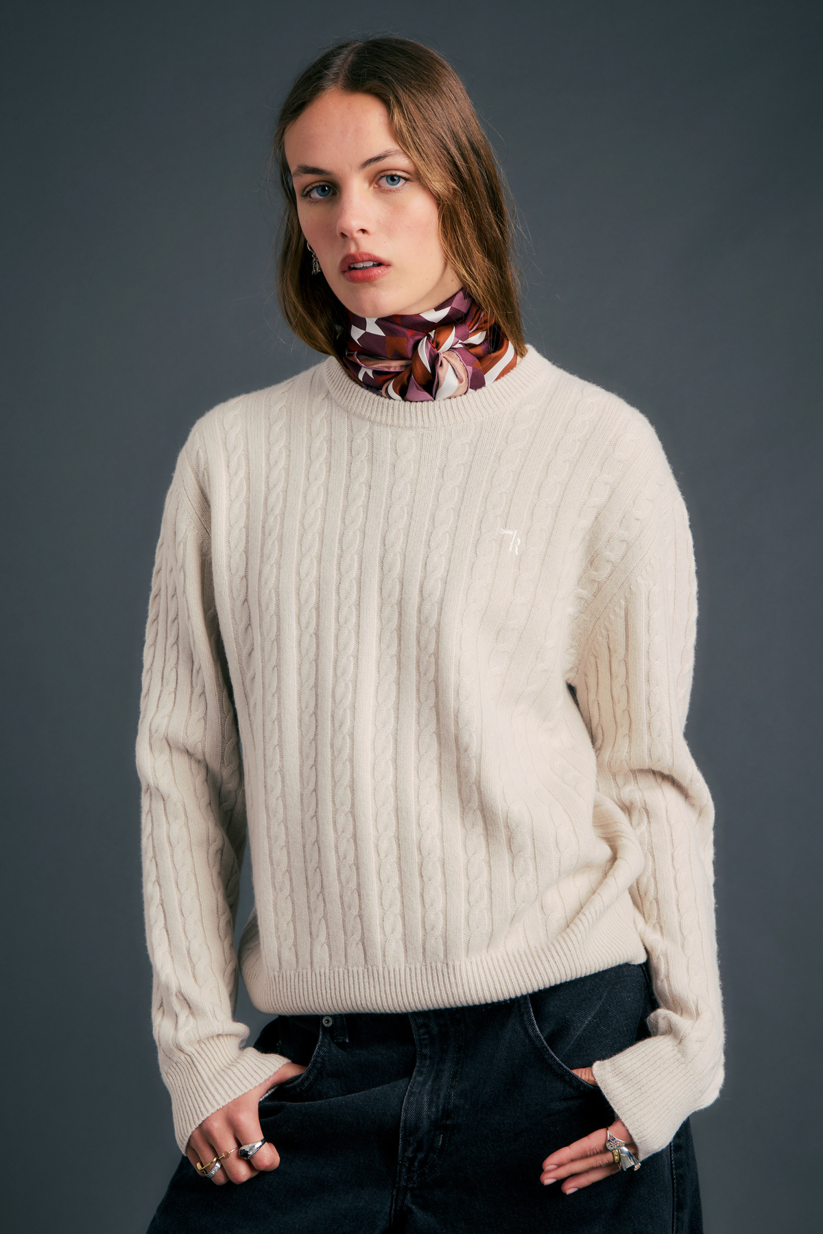 CLASSIC CABLE KNIT SWEATER STONE