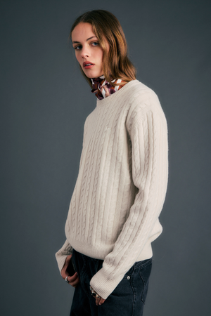 CLASSIC CABLE KNIT SWEATER STONE