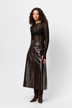 CLOSE TO YOU TOP BLACK