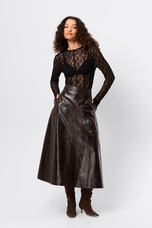 CLOSE TO YOU TOP BLACK