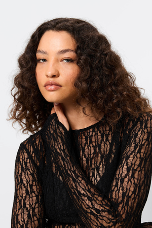 CLOSE TO YOU TOP BLACK