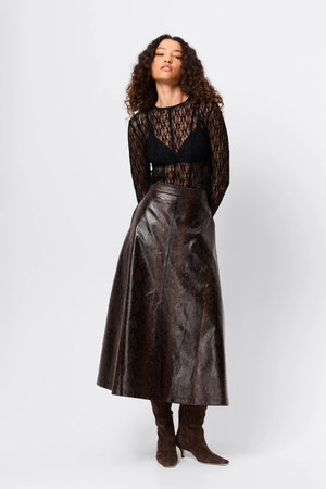 CLOSE TO YOU TOP BLACK
