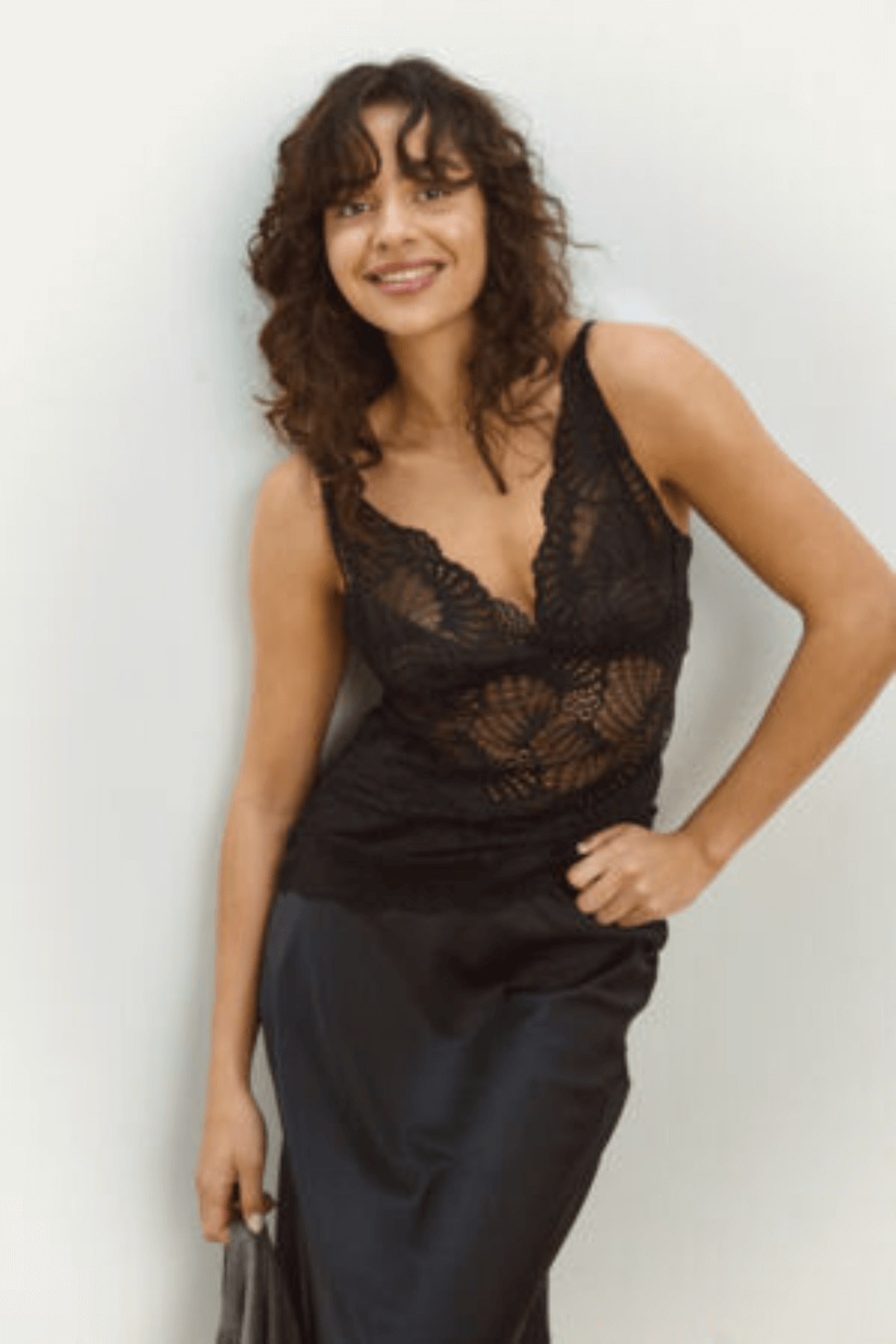 DAISY SINGLET TOP BLACK