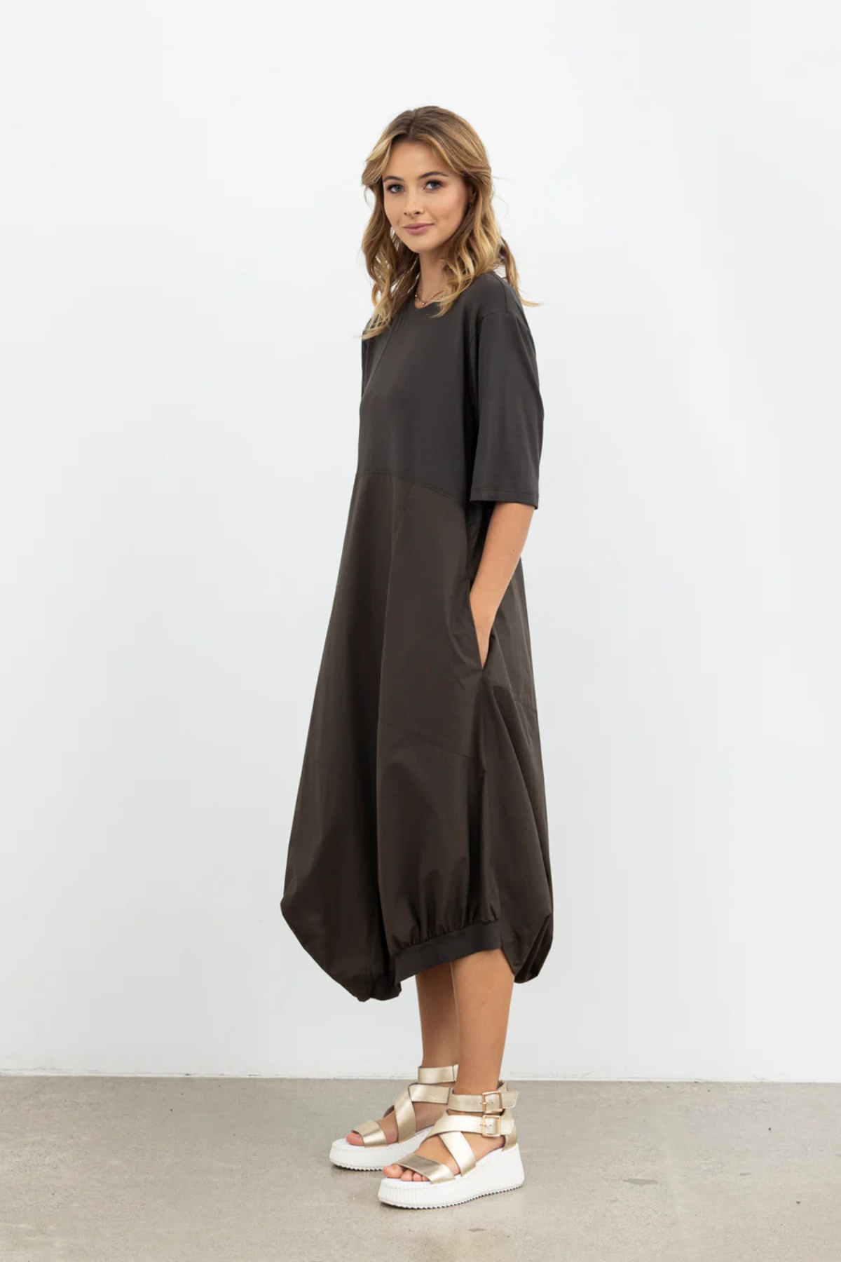 DYNAMIC DRAPE DRESS OLIVE
