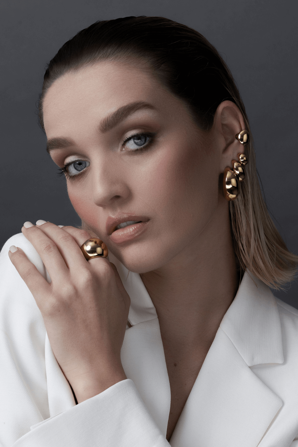 DYNAMIC MEDIUM HOOP EARRINGS GOLD