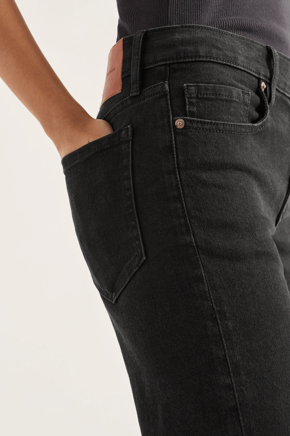 ELISE MID STRAIGHT JEAN BLACK