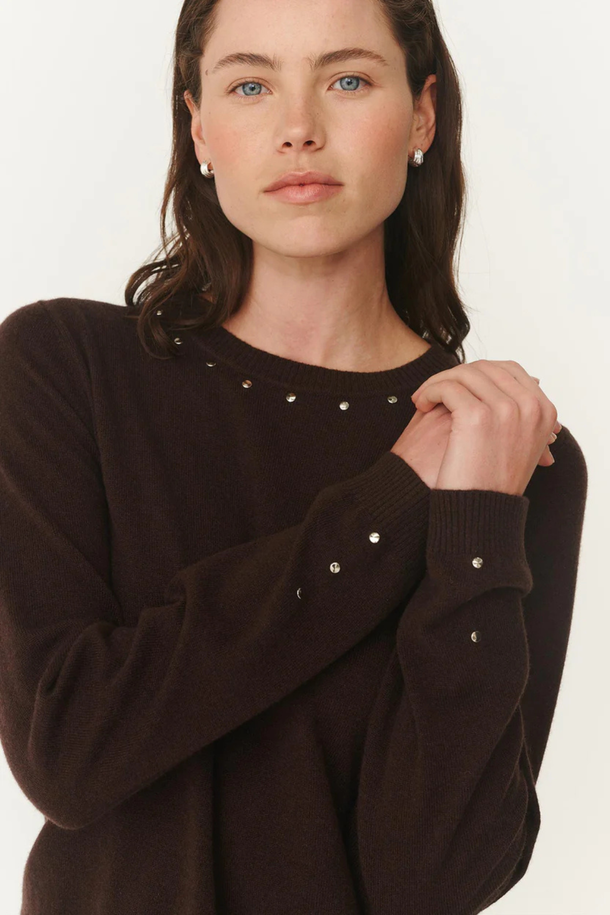 EMALINE STUD MERINO KNIT TOP DARK COCAO