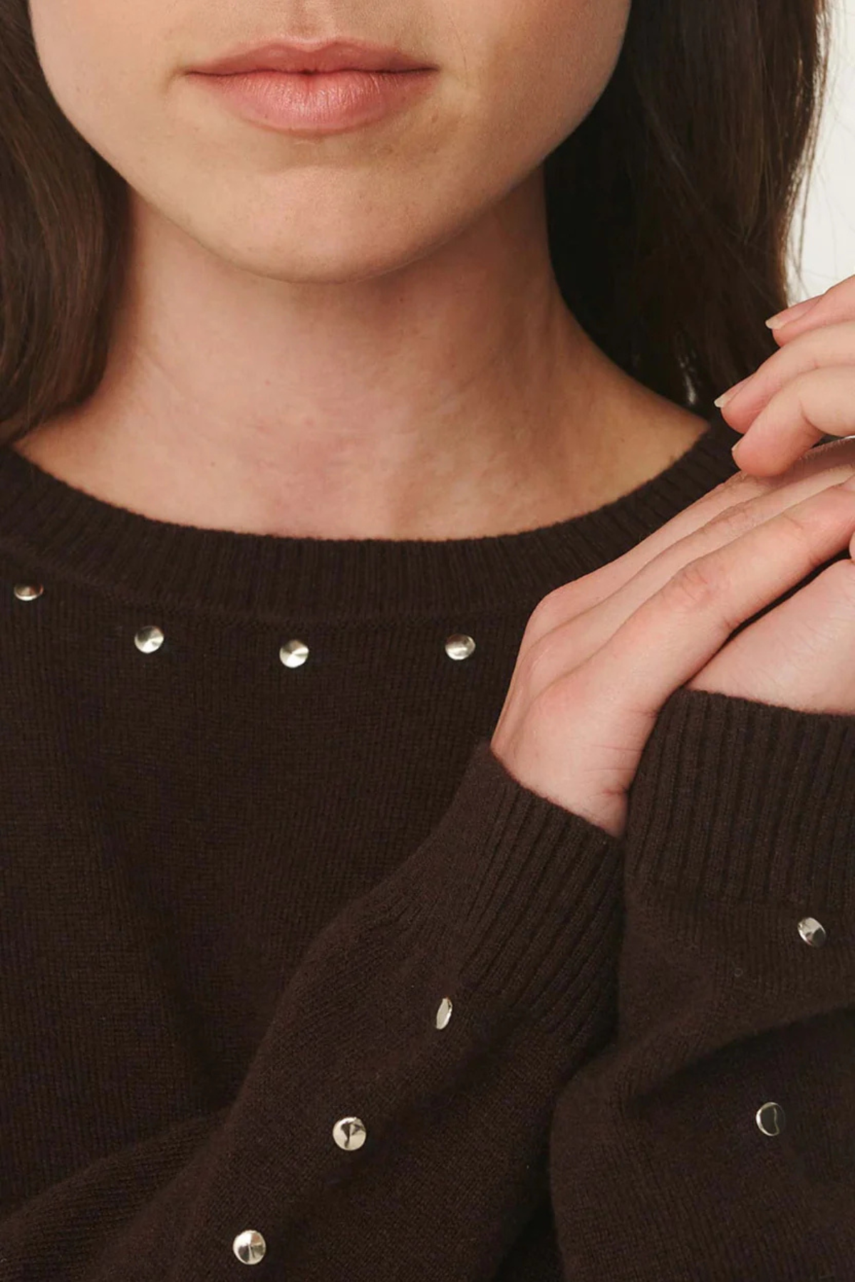 EMALINE STUD MERINO KNIT TOP DARK COCAO