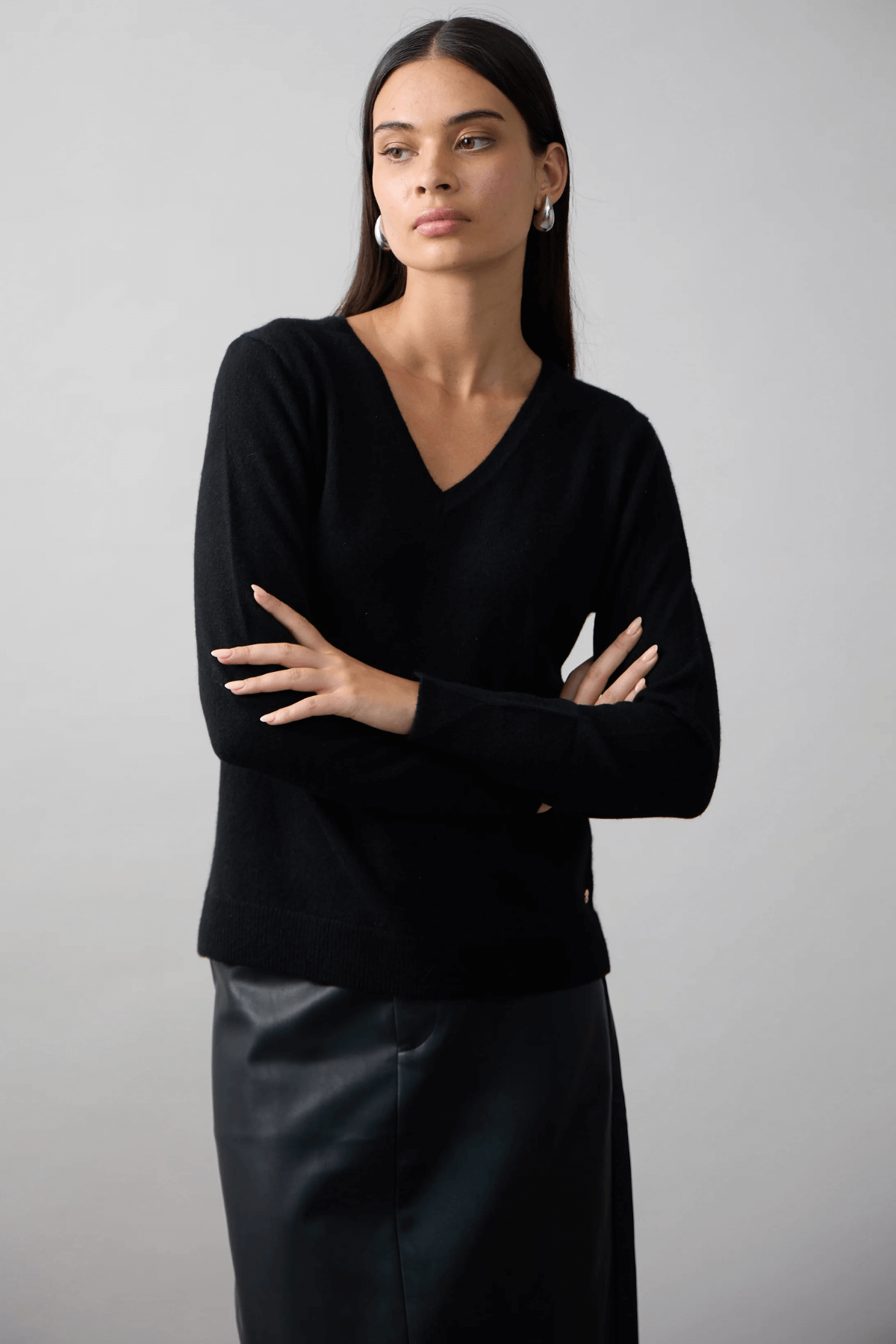 ESSENTIAL SLIM VEE JET BLACK