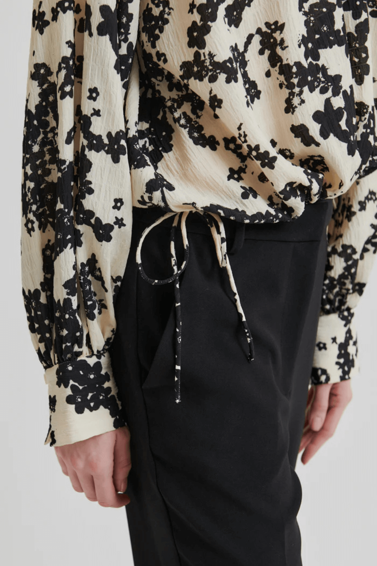 FLEURI PRINTED BLOUSE BLACK