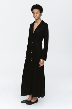 FOUNDATIONS DRESS BLACK