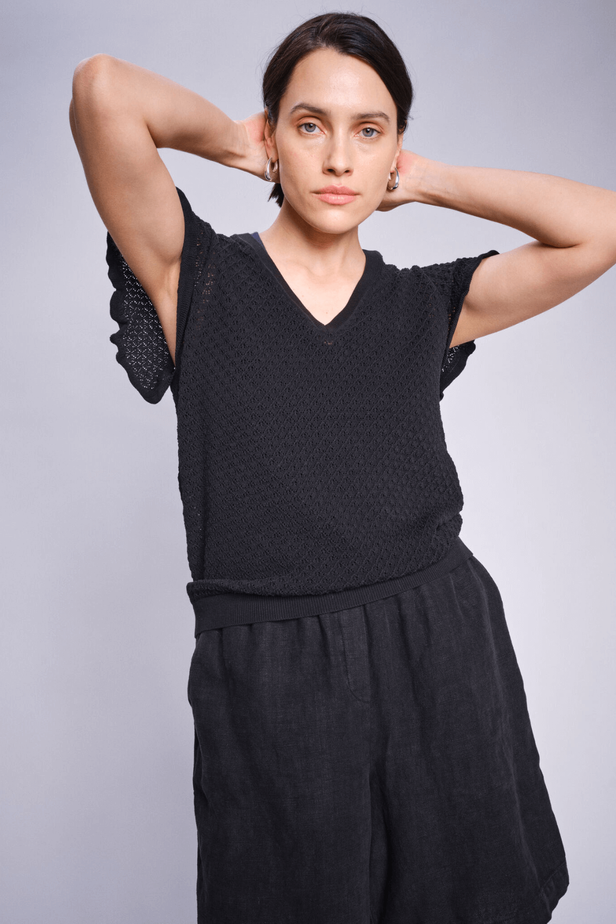 GANNA PATTERN V-NECK BLACK