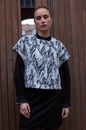 HIKA VEST BLACK