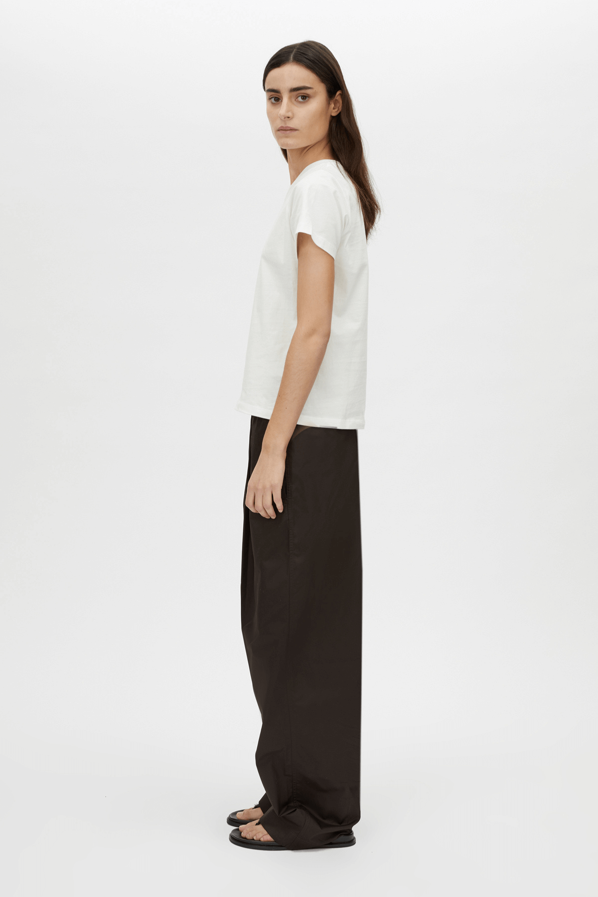 JANICE NEAT FIT LOGO TEE WHITE