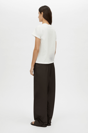 JANICE NEAT FIT LOGO TEE WHITE