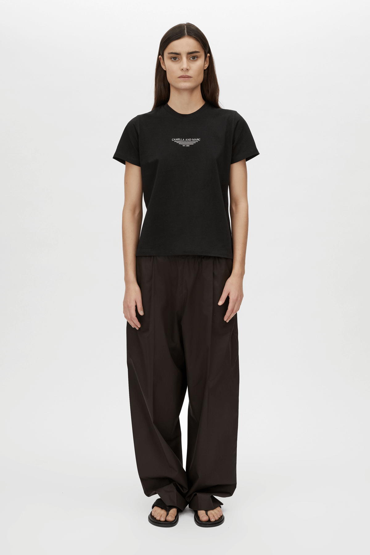 JANICE NEAT FIT LOGO TEE BLACK