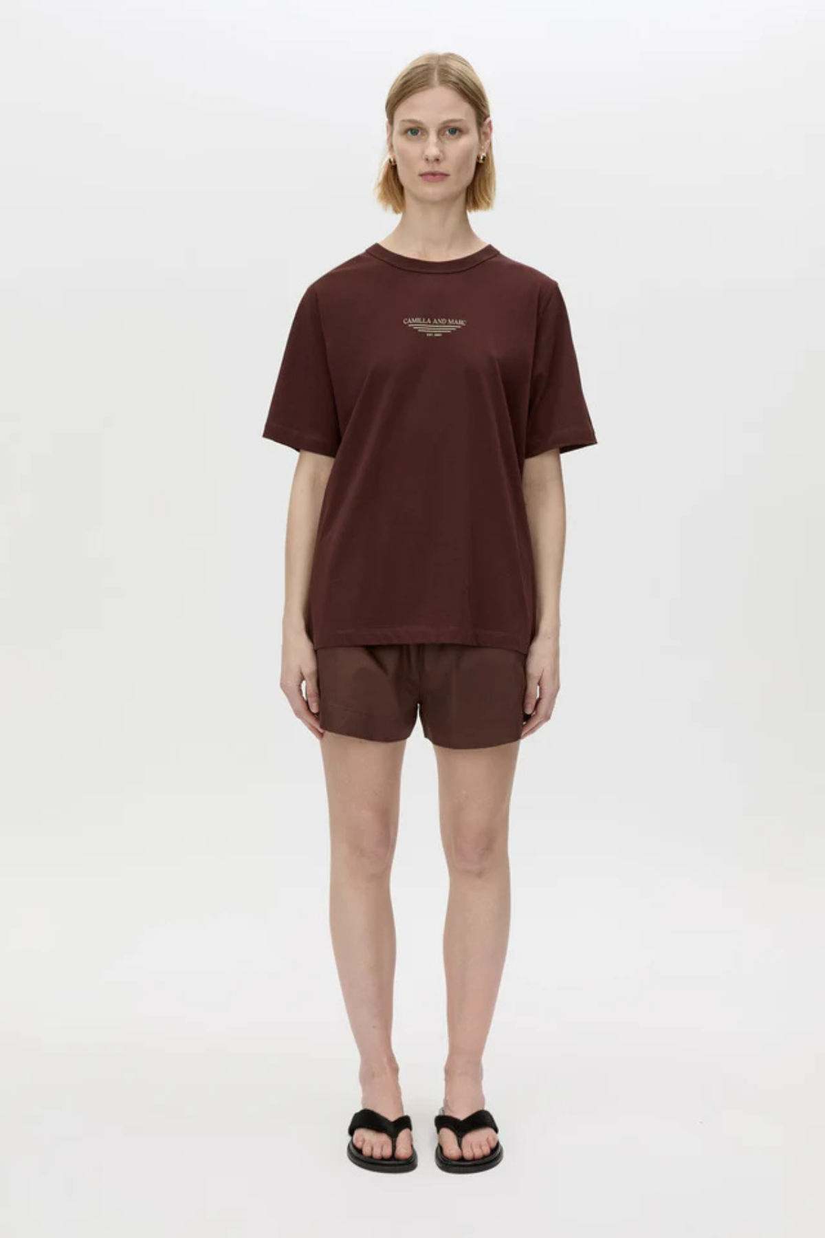 JANICE LOGO TEE CHOCOLATE